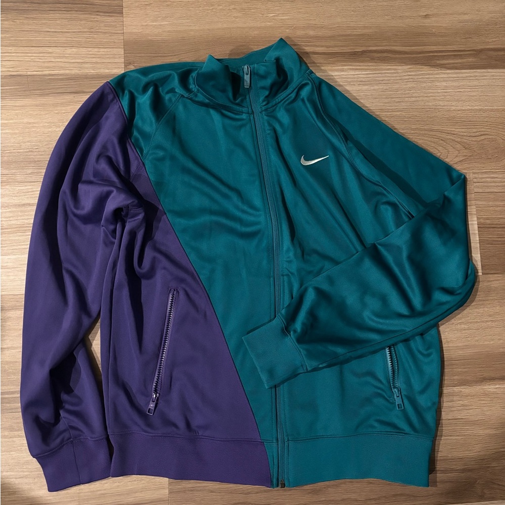 Never worn Vintage Nike zip up track jacket size large